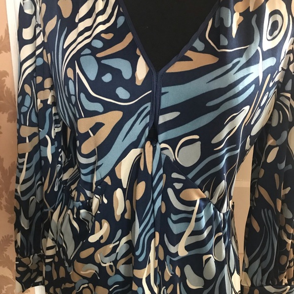 Woman’s dress size large - Picture 5 of 6